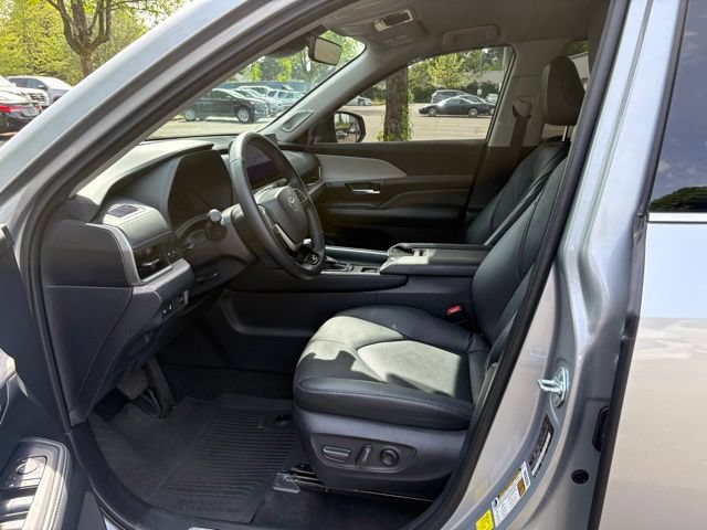 Used 2024 Toyota Grand Highlander AWD image 12