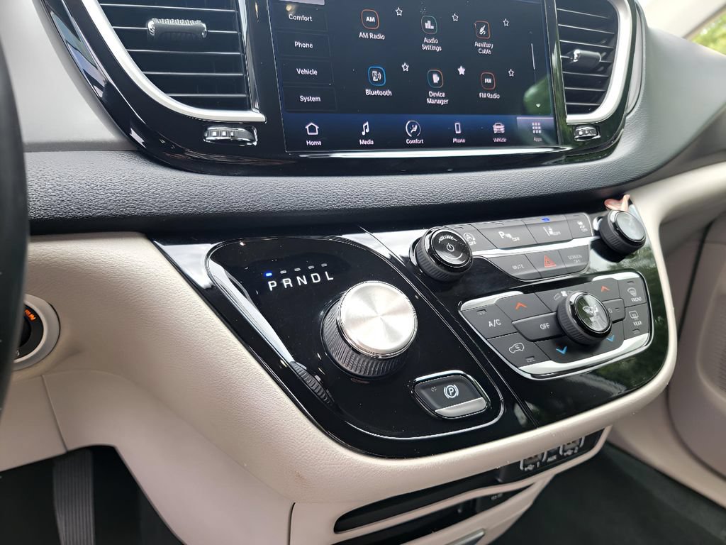 Used 2022 Chrysler Pacifica Touring-L FWD image 23