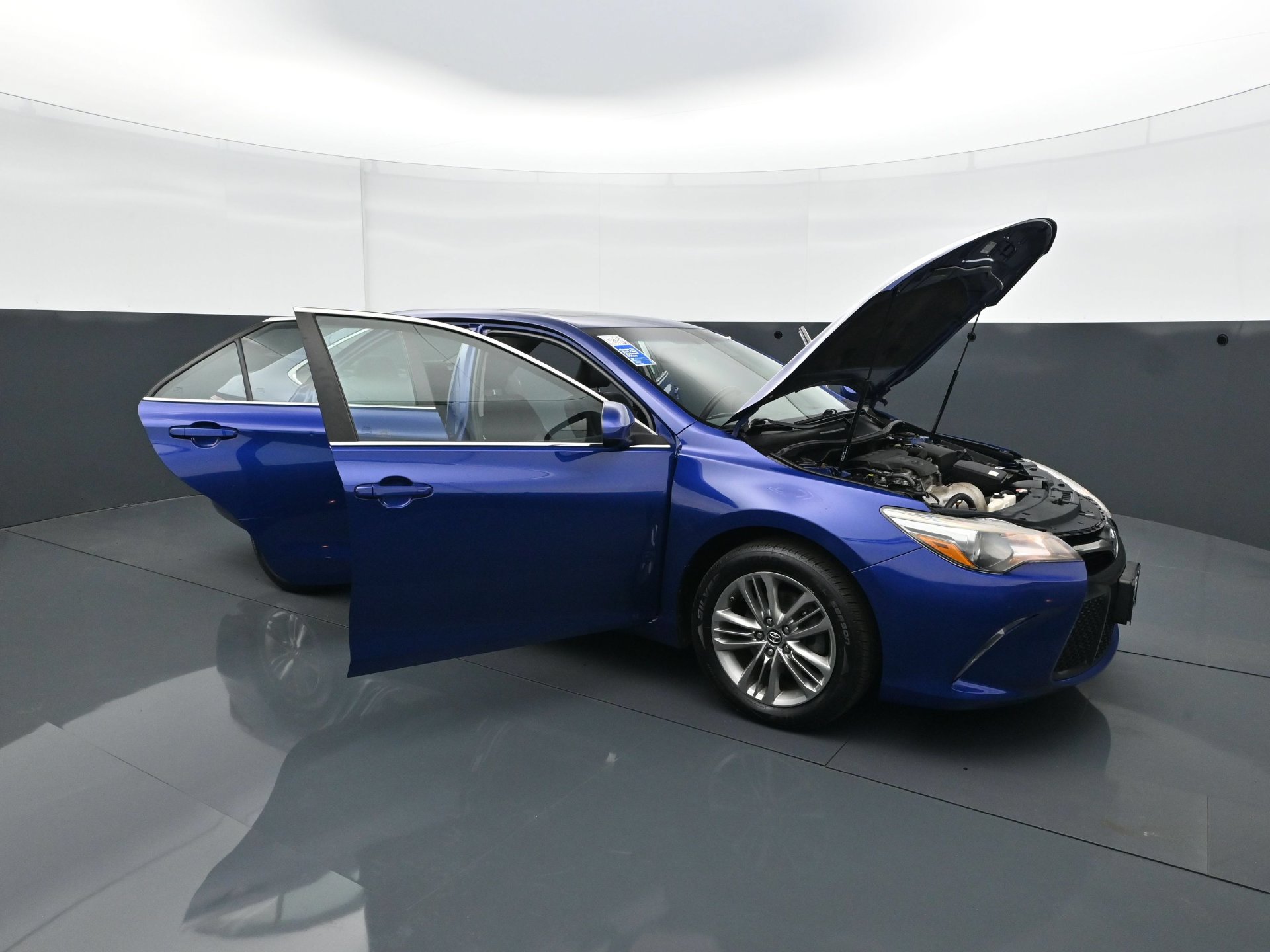 Used 2016 Toyota Camry SE w/ Moonroof Package FWD image 43