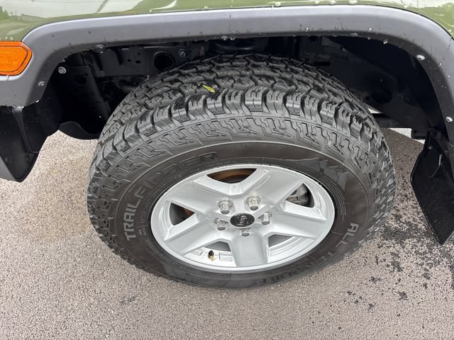 Used 2023 Jeep Gladiator Sport AWD/4WD image 31