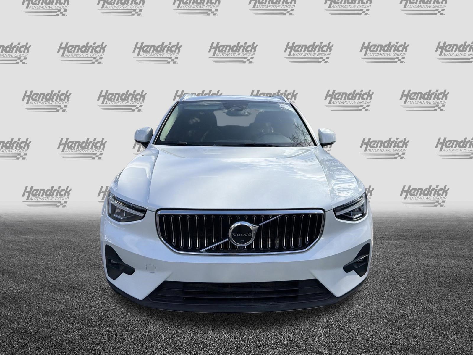 Certified 2023 Volvo XC40 B4 Plus w/ Driver Assist Package image 3