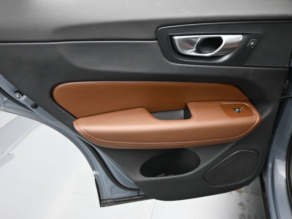 Used 2024 Volvo XC60 B5 Plus AWD/4WD image 13