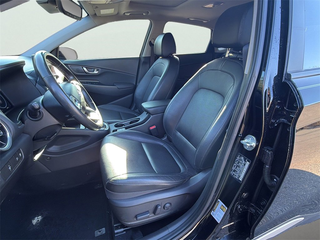 Used 2023 Hyundai Kona Limited image 2