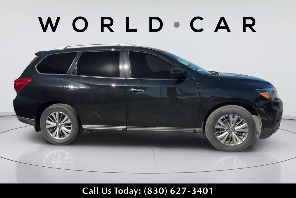 Used 2017 Nissan Pathfinder SV FWD image 2