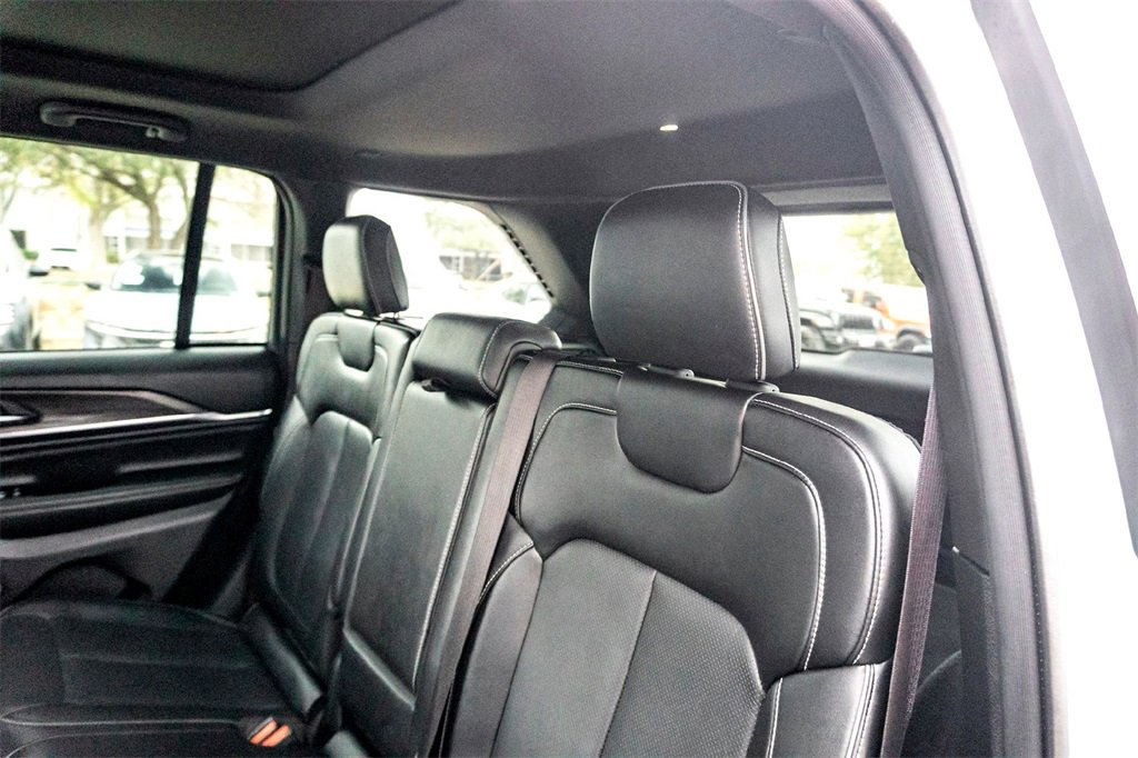 Used 2023 Jeep Grand Cherokee Overland image 26