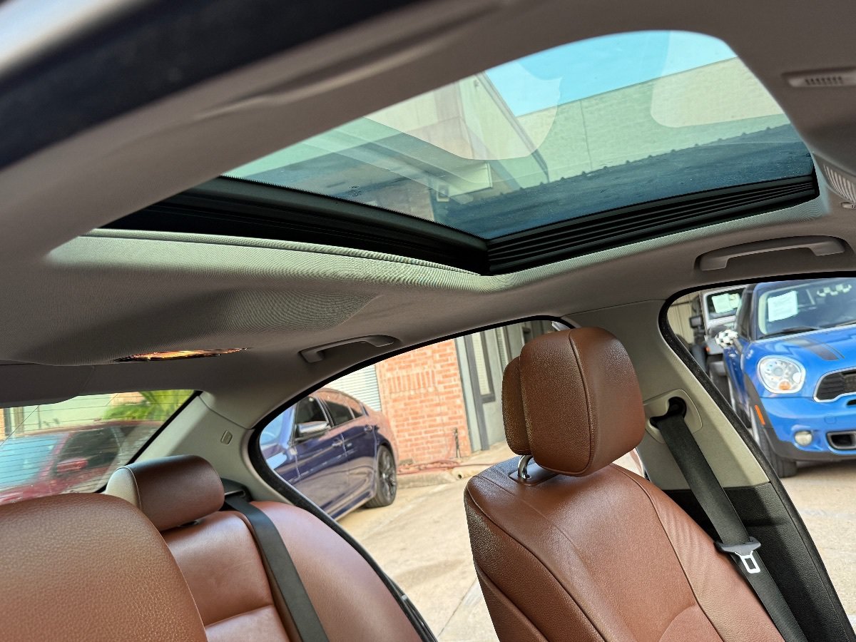 Used 2013 BMW 528i xDrive Sedan AWD/4WD image 16