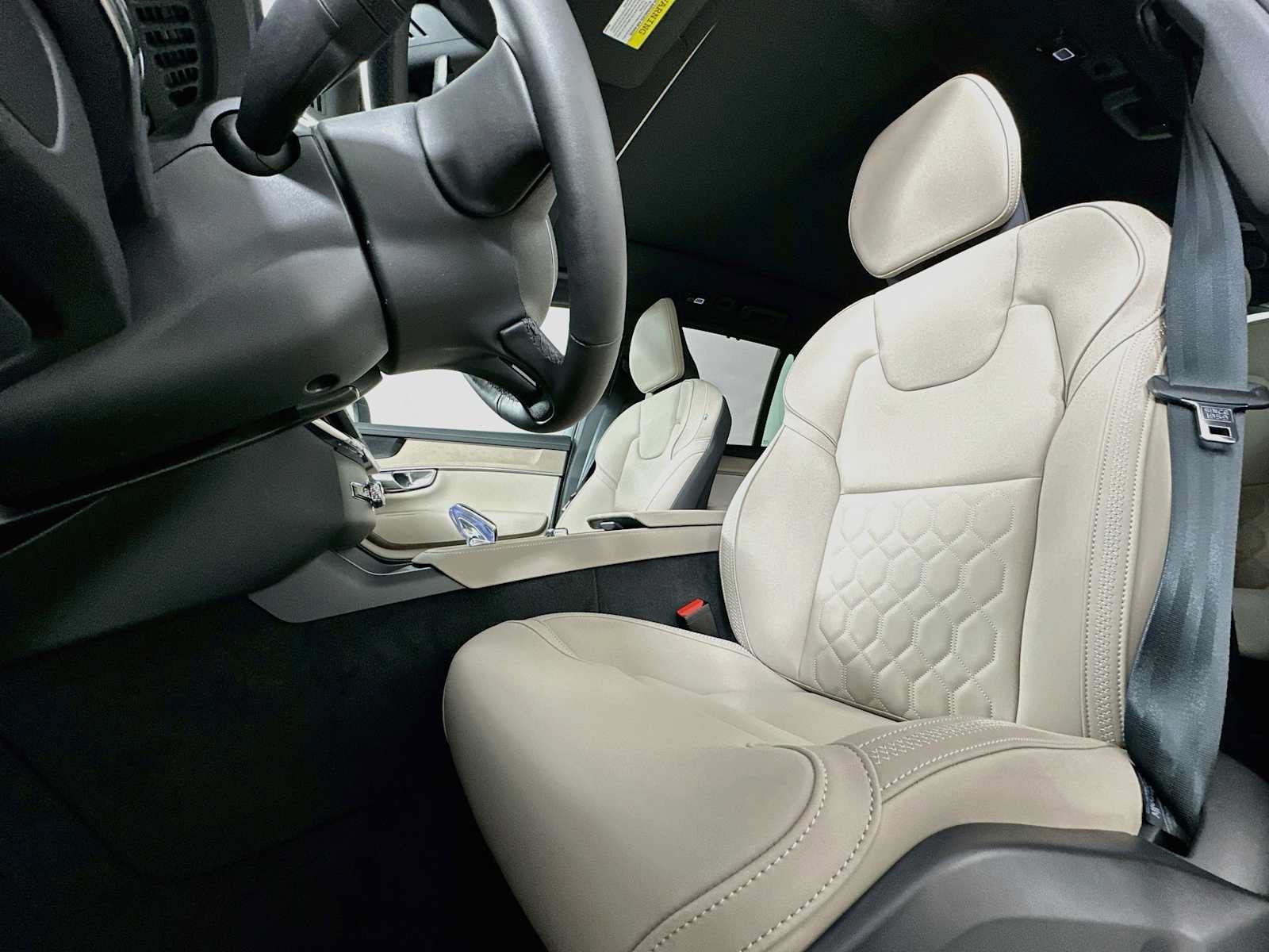 New 2027 Volvo XC90 B6 Plus AWD/4WD image 18