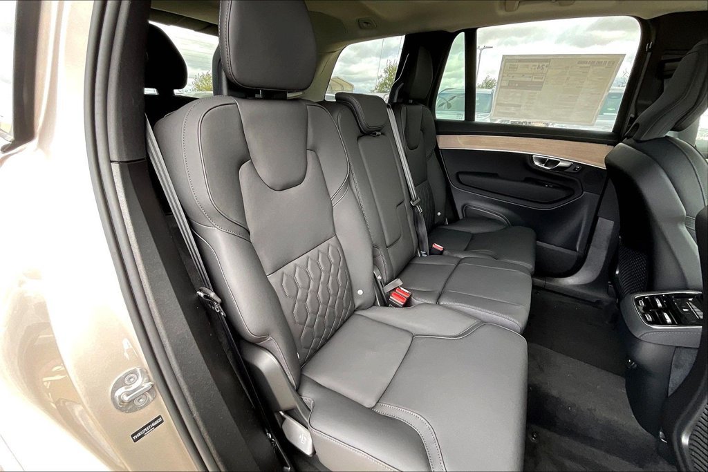 New 2026 Volvo XC90 B5 Plus w/ Protection Package Premier AWD/4WD image 8