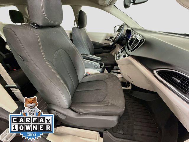 Used 2020 Chrysler Pacifica Touring w/ Cold Weather Group FWD image 28