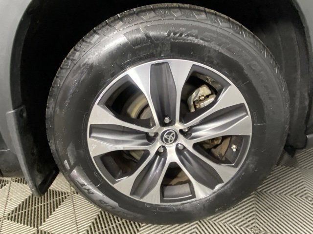 Used 2022 Toyota Highlander XLE image 28