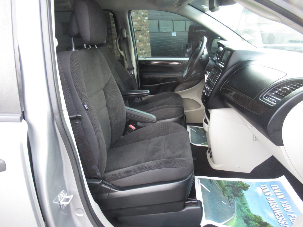 Used 2019 Dodge Grand Caravan SE w/ UConnect Hands-Free Group image 8