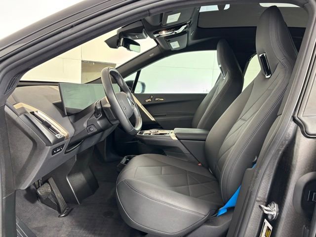 Used 2023 BMW iX xDrive50 w/ Premium Package image 11