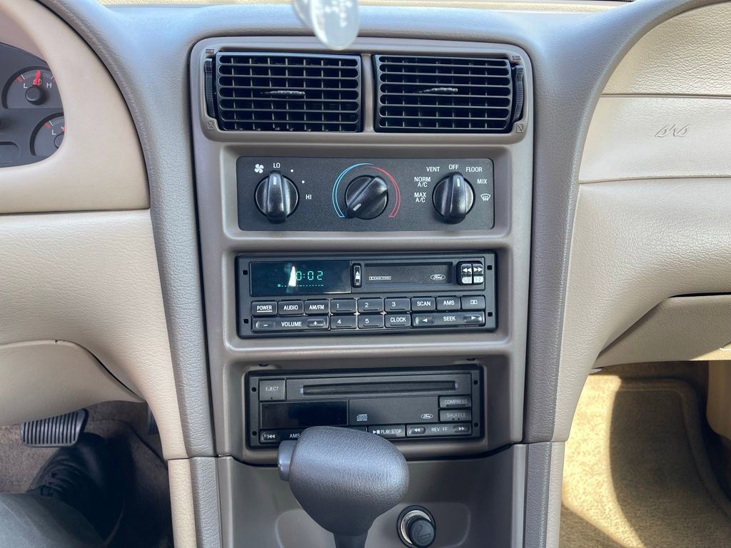 Used 2000 Ford Mustang Convertible RWD image 8
