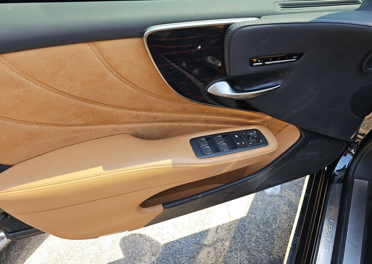 Used 2024 Lexus LS 500 w/ Interior Upgrade Package RWD image 9