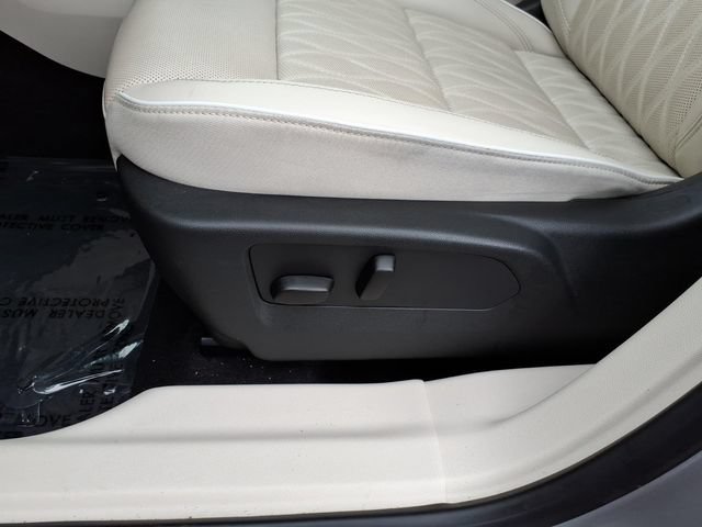 Used 2022 Buick Envision Avenir w/ Technology Package II AWD/4WD image 14