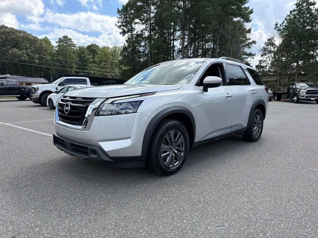 Used 2024 Nissan Pathfinder SV FWD image 1