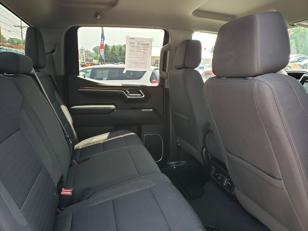 Used 2022 Chevrolet Silverado 1500 LT AWD/4WD image 17