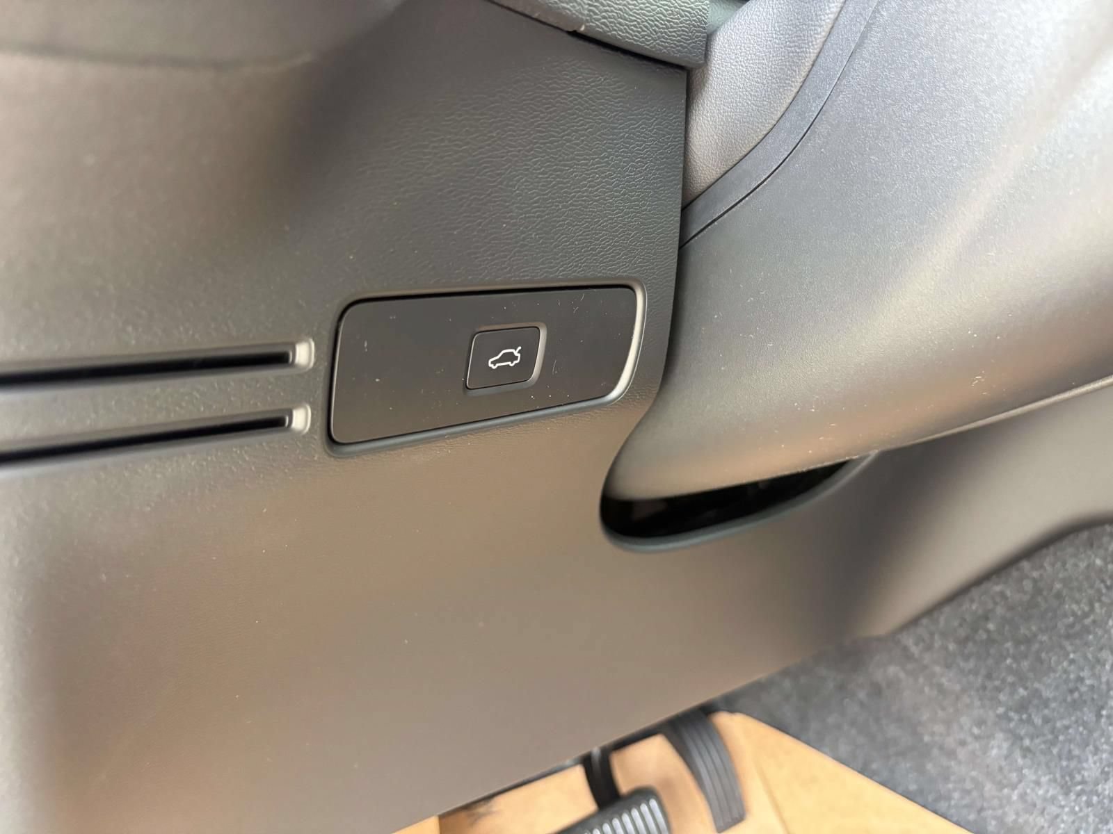 New 2026 Volvo XC40 B5 Ultra w/ Protection Package Premier AWD/4WD image 14