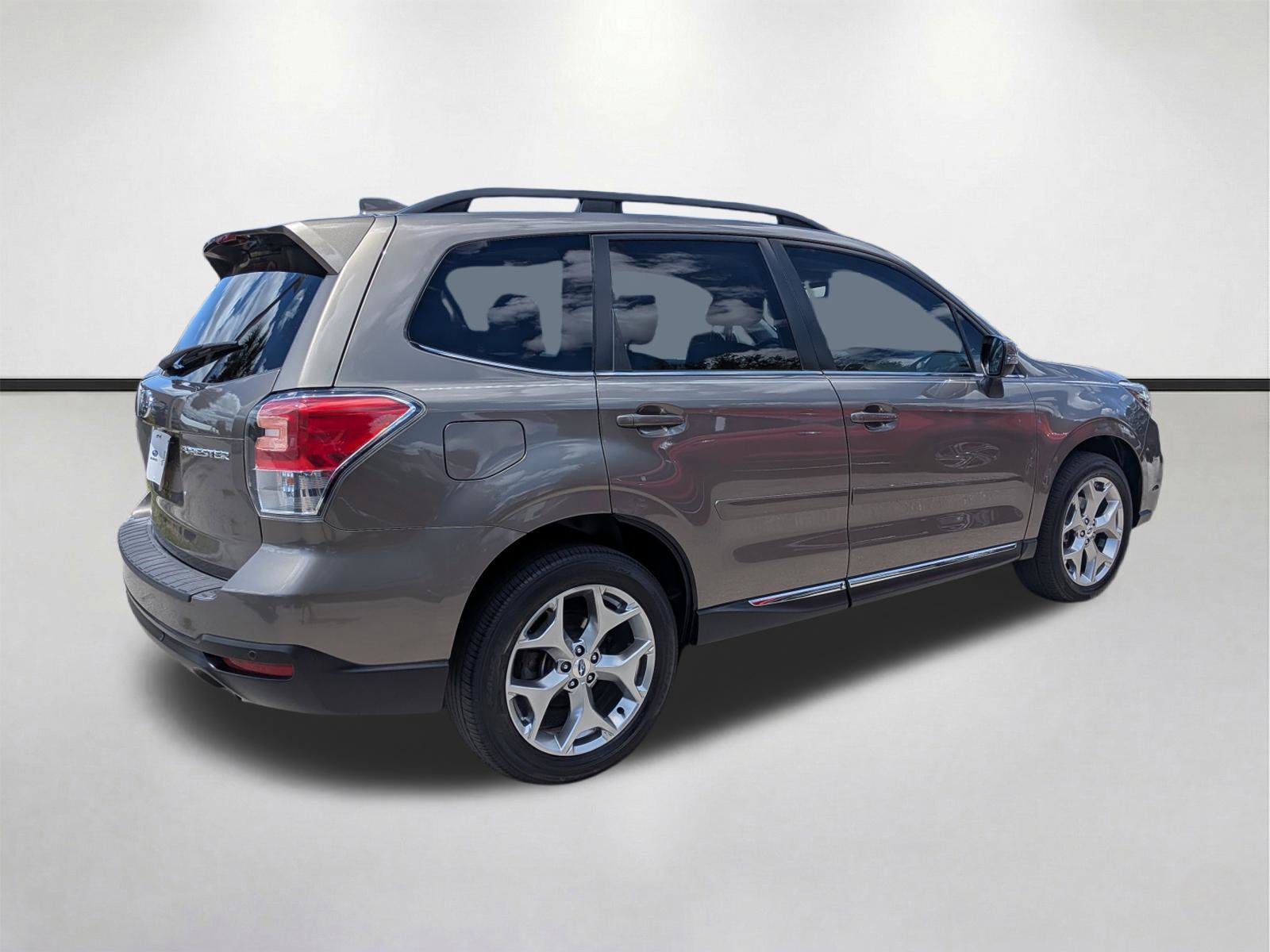 Used 2018 Subaru Forester 2.5i Touring AWD/4WD image 4