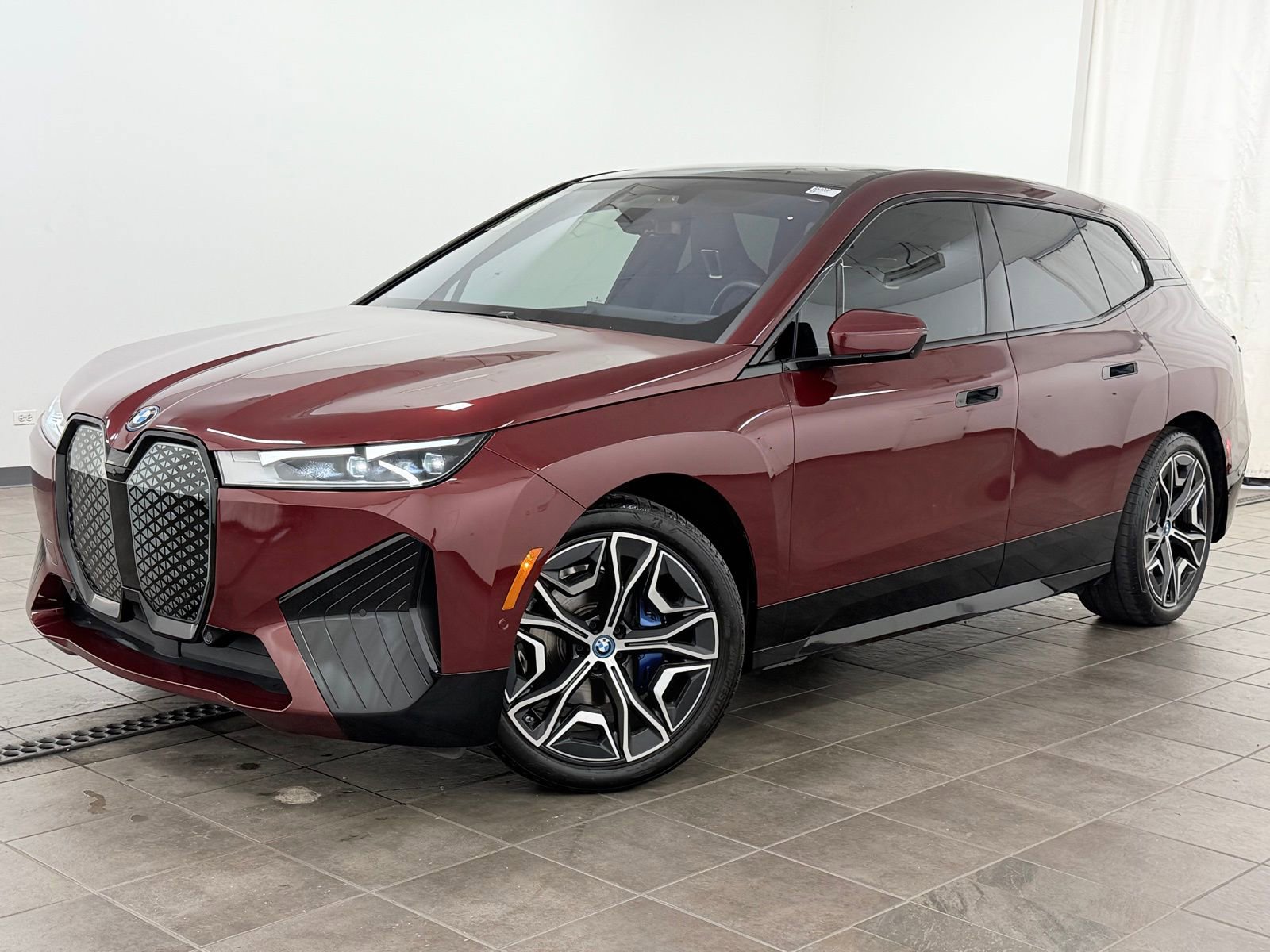 Used 2023 BMW iX xDrive50 w/ Ultimate Package 2