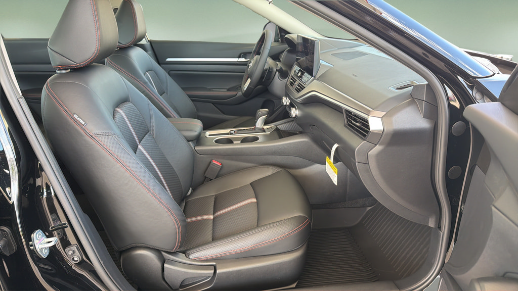 New 2026 Nissan Altima 2.5 SR w/ SR Midnight Edition Package FWD image 11