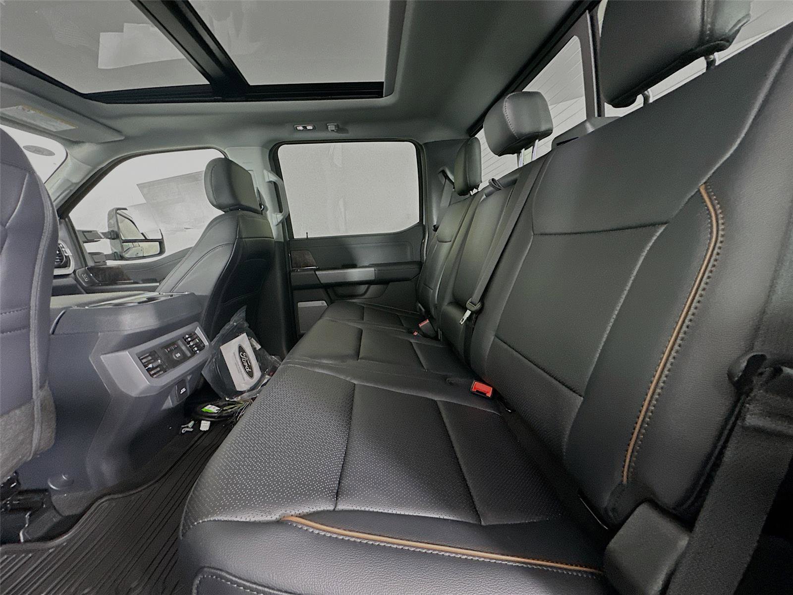 New 2026 Ford F250 Lariat w/ Black Appearance Package image 24