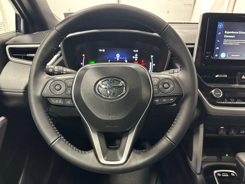 Used 2025 Toyota Corolla Cross XSE image 18