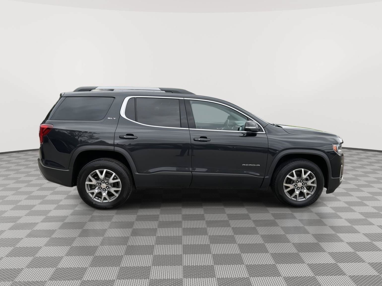 Used 2020 GMC Acadia SLT w/ LPO, Floor Liner Package AWD/4WD image 8