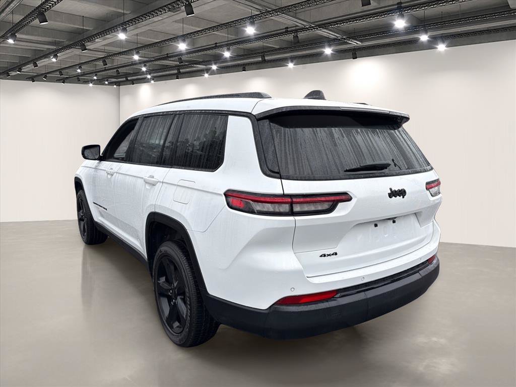 Used 2023 Jeep Grand Cherokee L Laredo AWD/4WD image 5