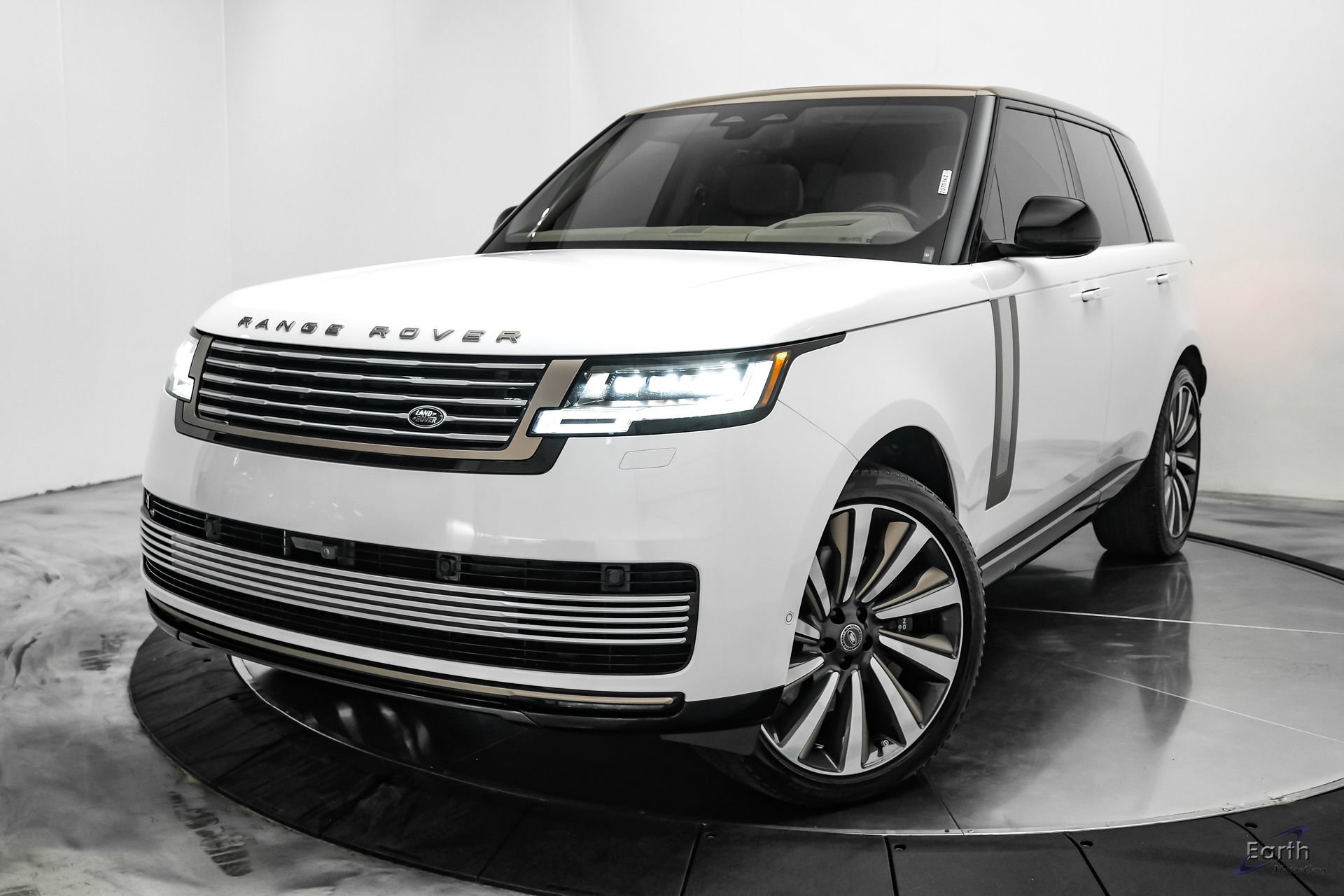 Used 2024 Land Rover Range Rover SV AWD/4WD image 6