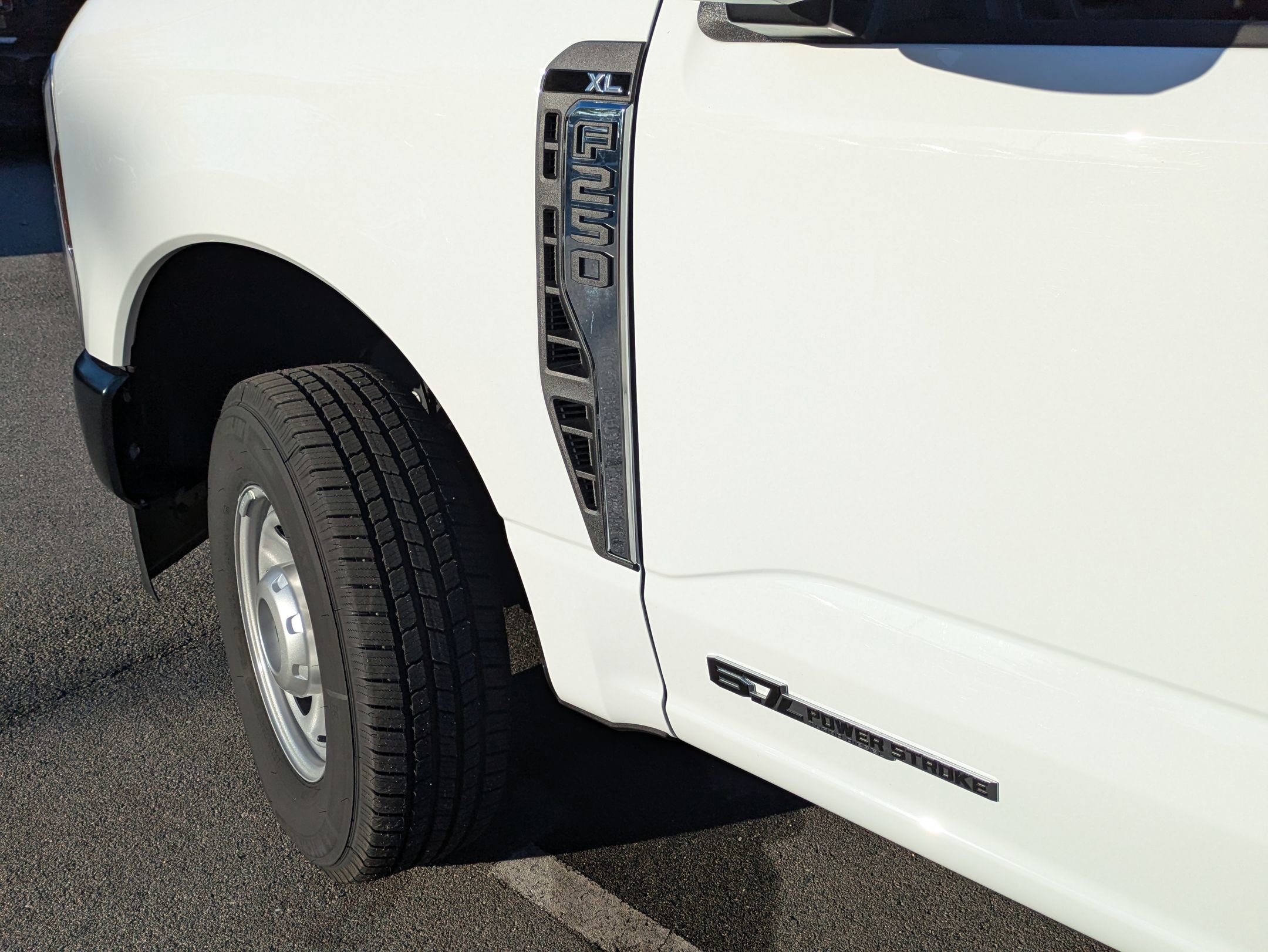 Certified 2025 Ford F250 XLT w/ F-250 >10K GVWR Package image 12