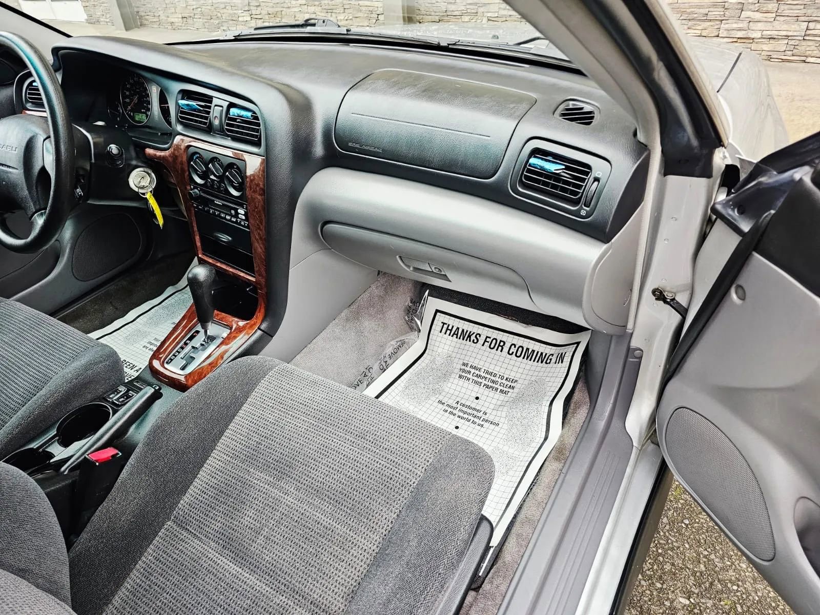 Used 2004 Subaru Outback Wagon image 11