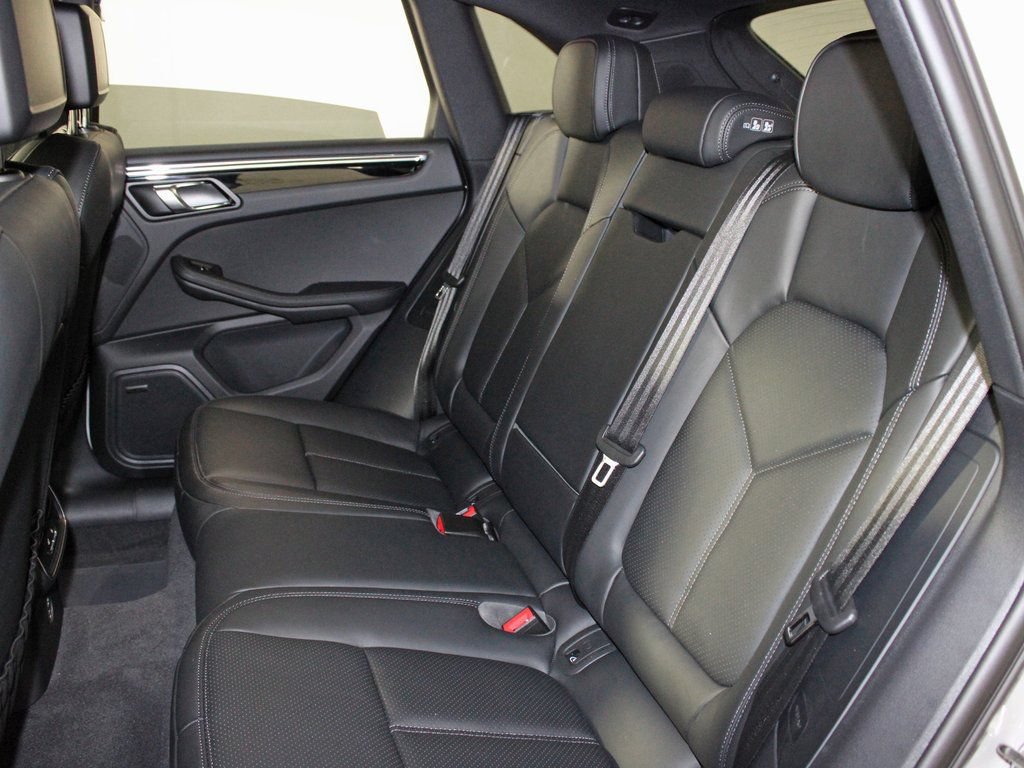 Certified 2026 Porsche Macan S AWD/4WD image 33