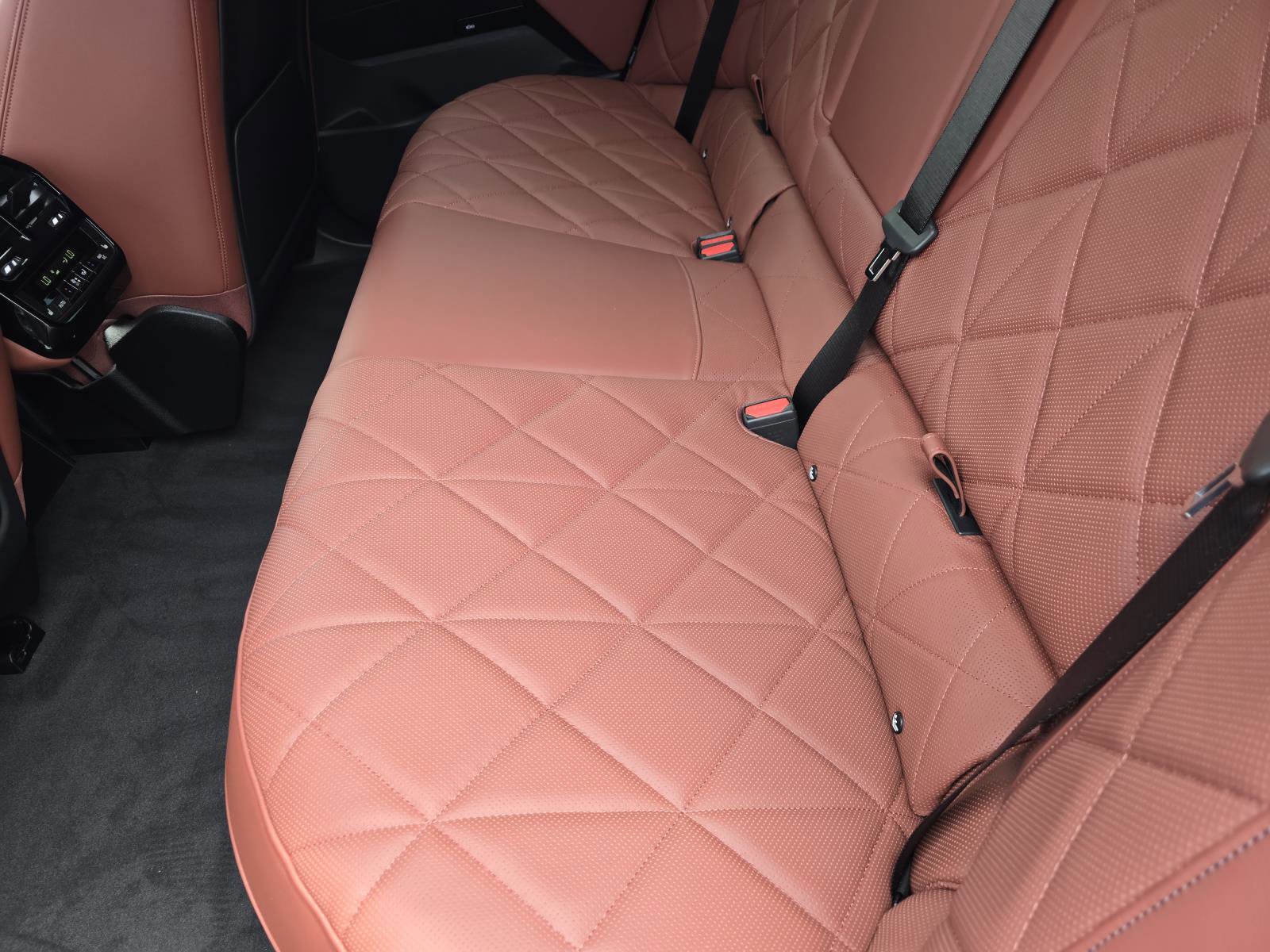 New 2026 BMW iX xDrive60 w/ M Sport Package image 9