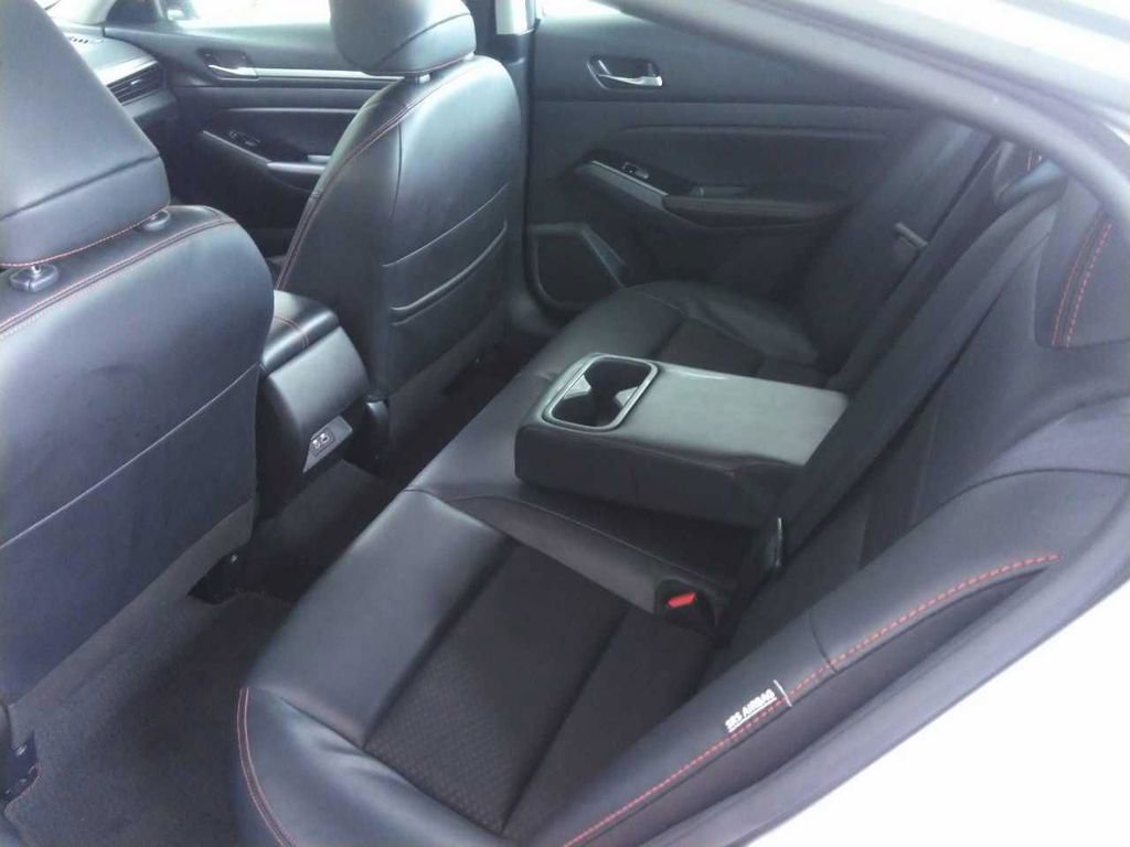 Used 2024 Nissan Altima 2.5 SR FWD image 11