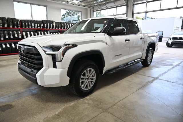 Used 2023 Toyota Tundra SR5 w/ SR5 Convenience Package AWD/4WD image 9