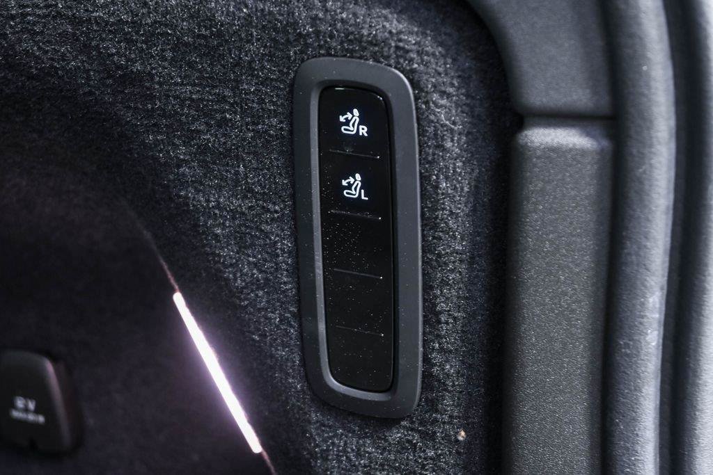Certified 2025 Volvo EX90 Plus AWD/4WD image 33