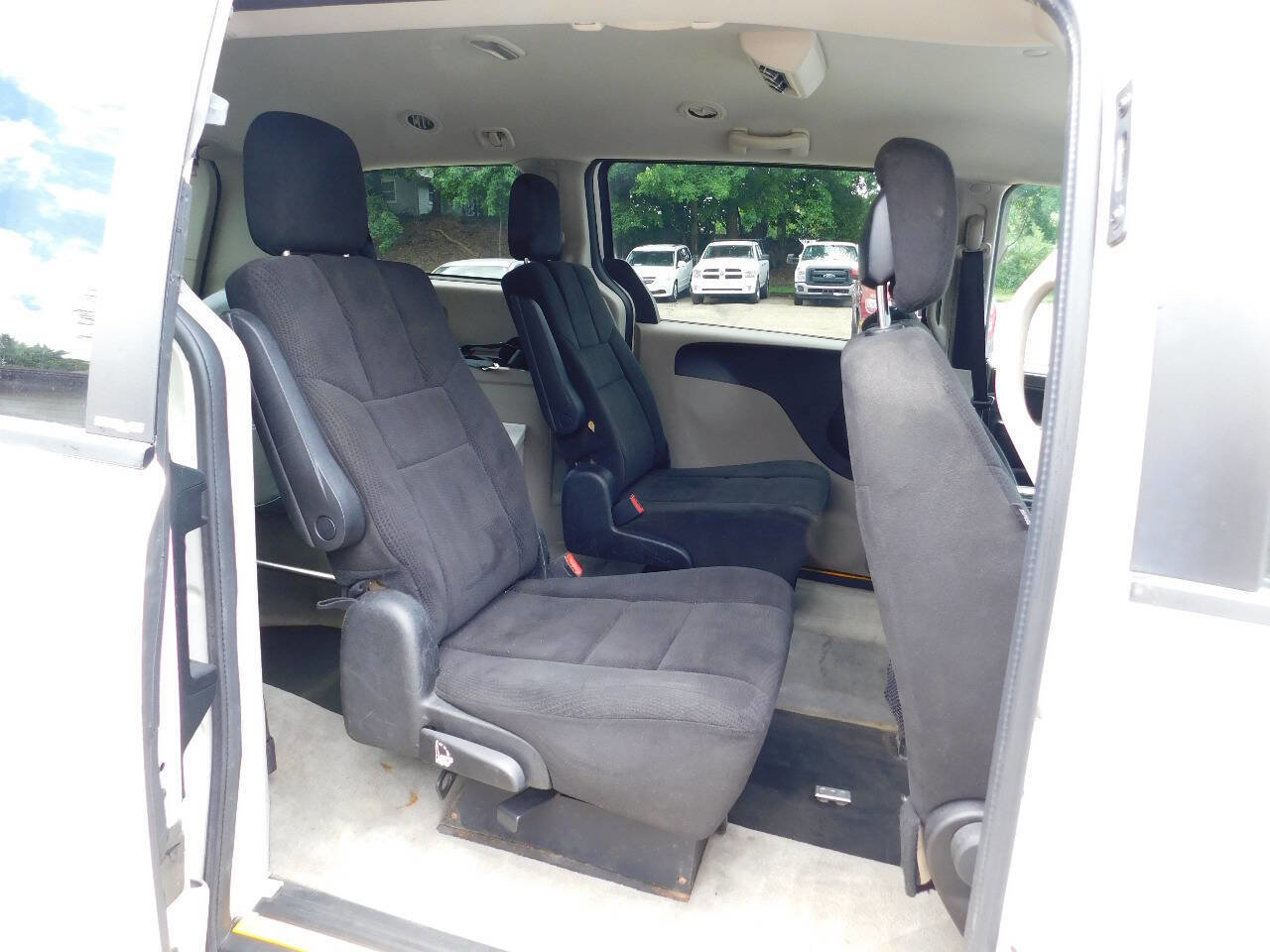 Used 2013 Dodge Grand Caravan SE image 19