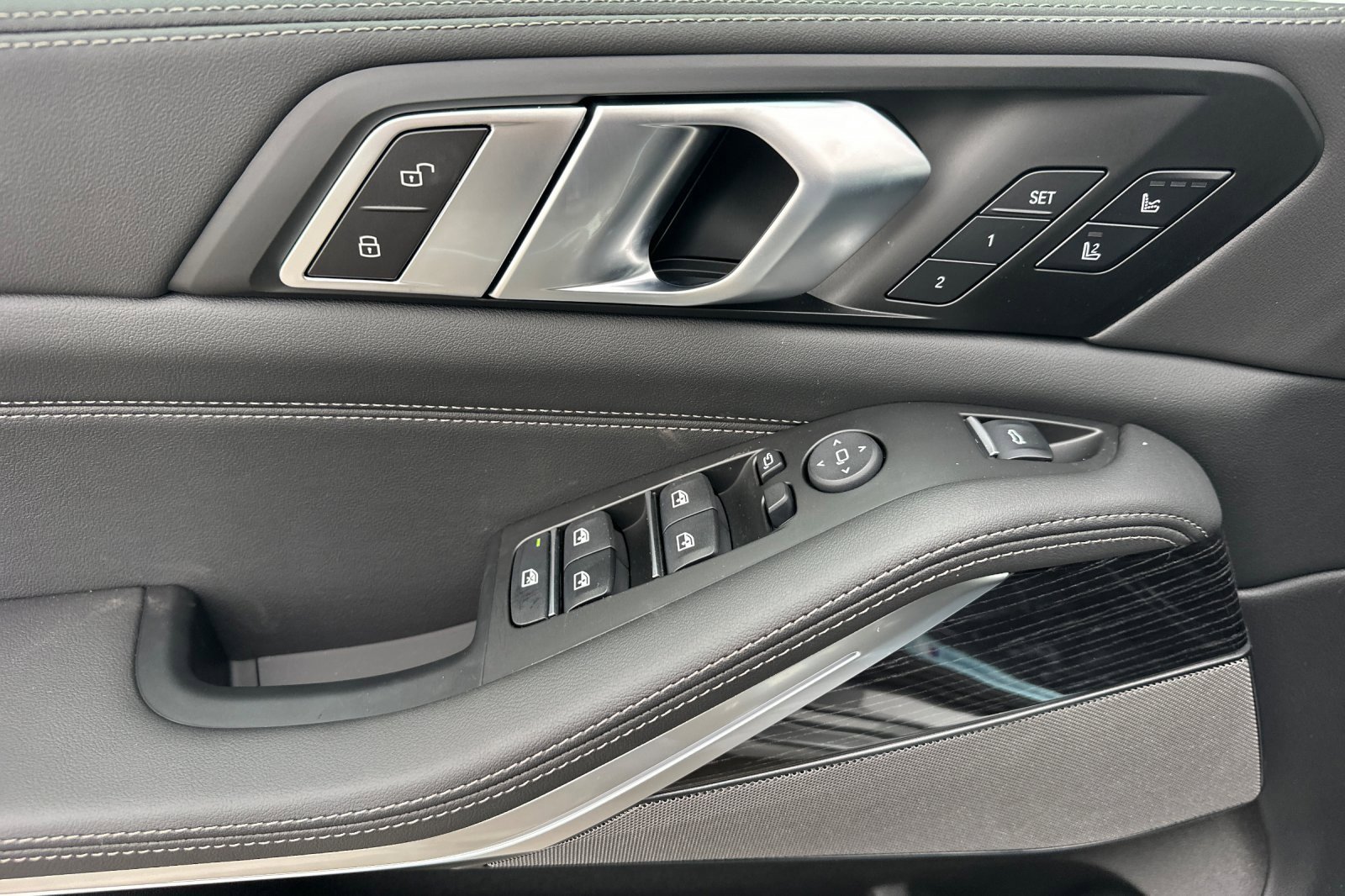 New 2026 BMW X5 xDrive40i w/ M Sport Package image 8