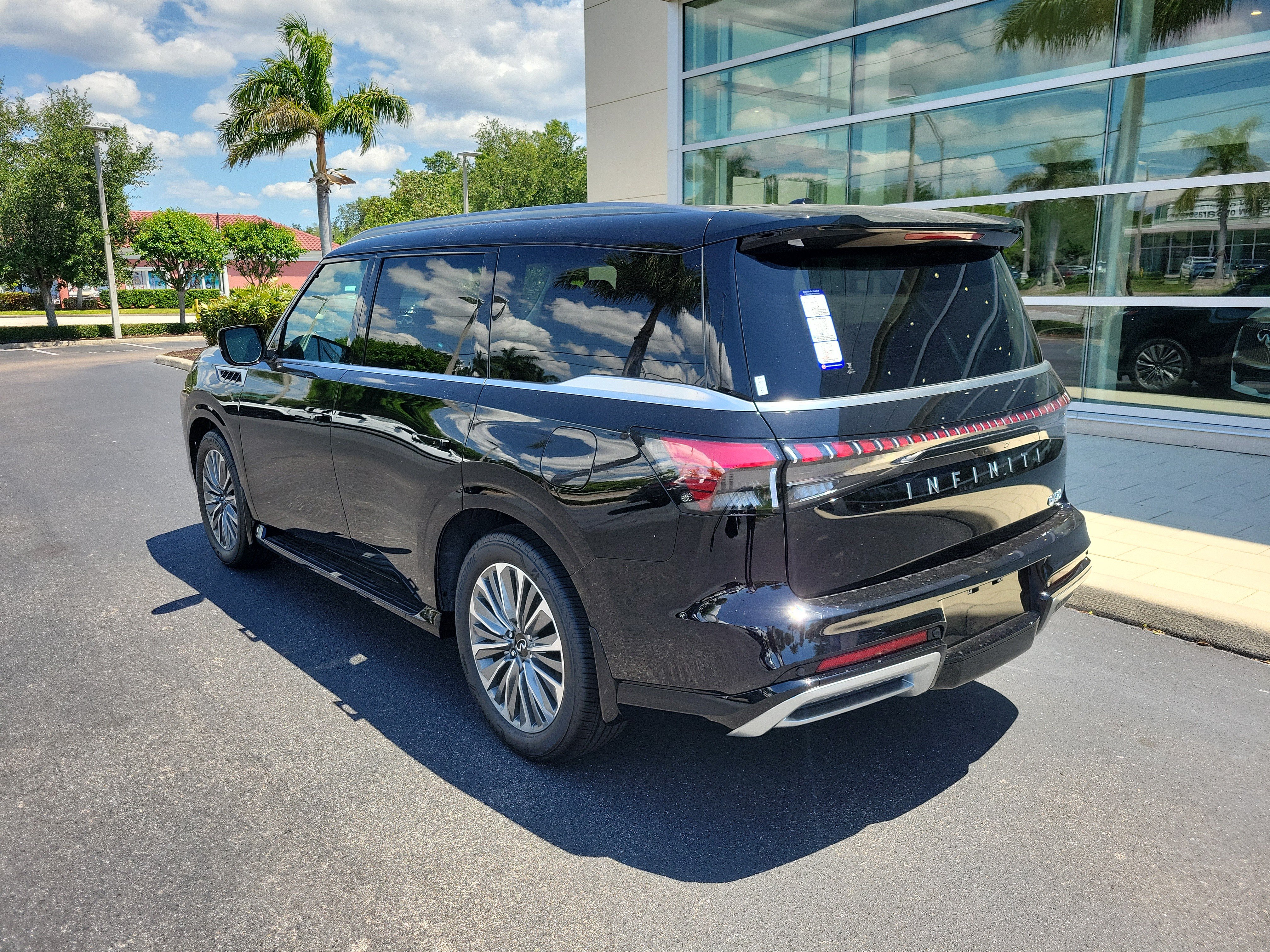 New 2026 INFINITI QX80 Luxe RWD image 6