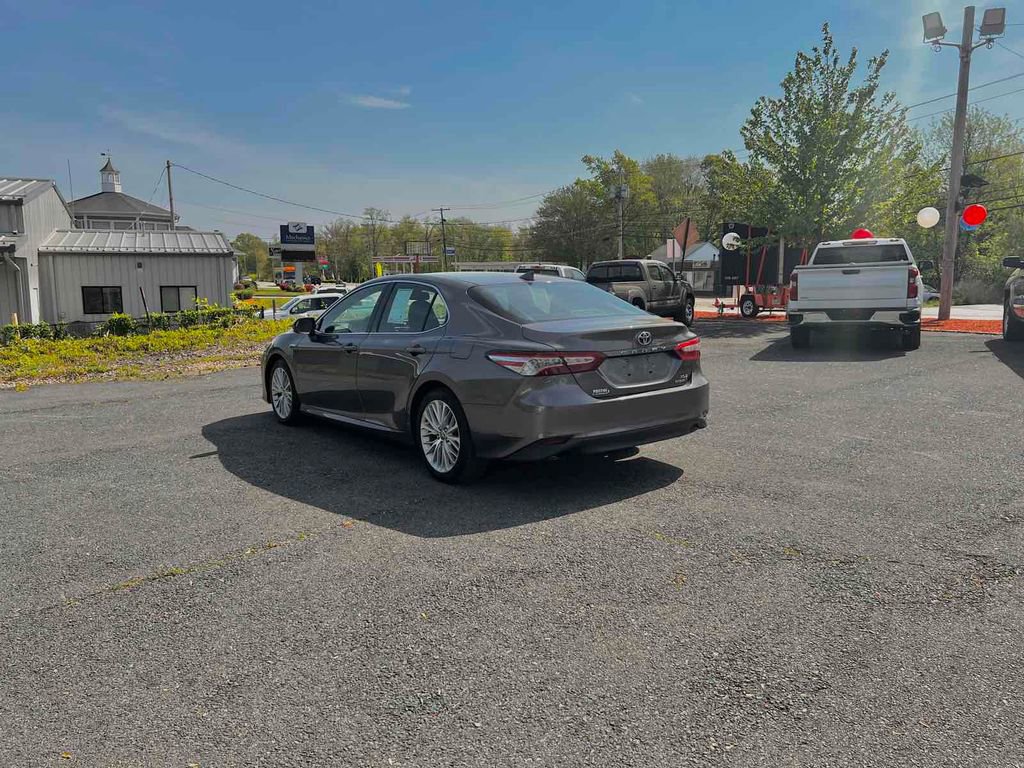 Used 2020 Toyota Camry XLE w/ Sunroof Package image 5