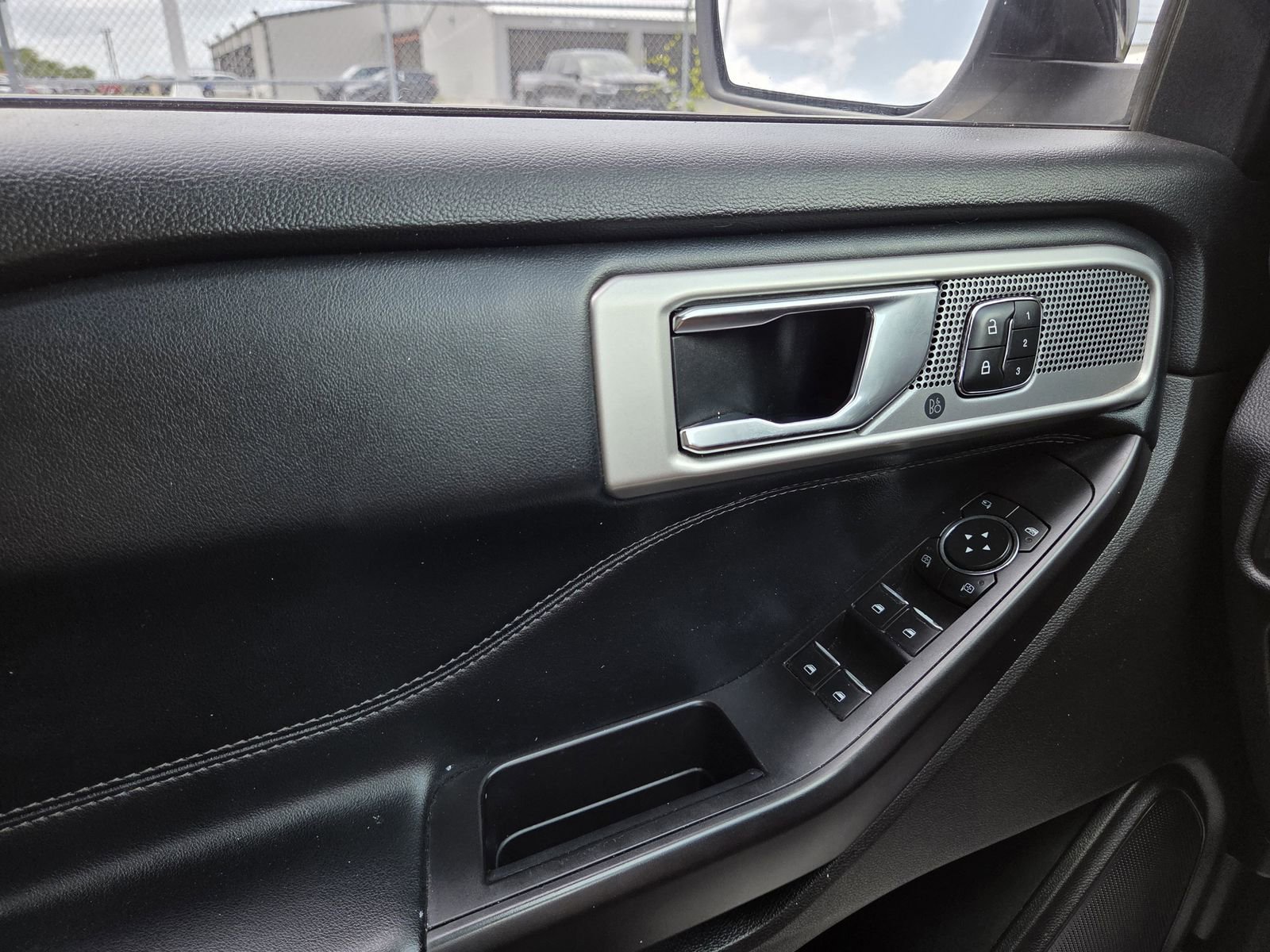 Used 2020 Ford Explorer Limited RWD image 36