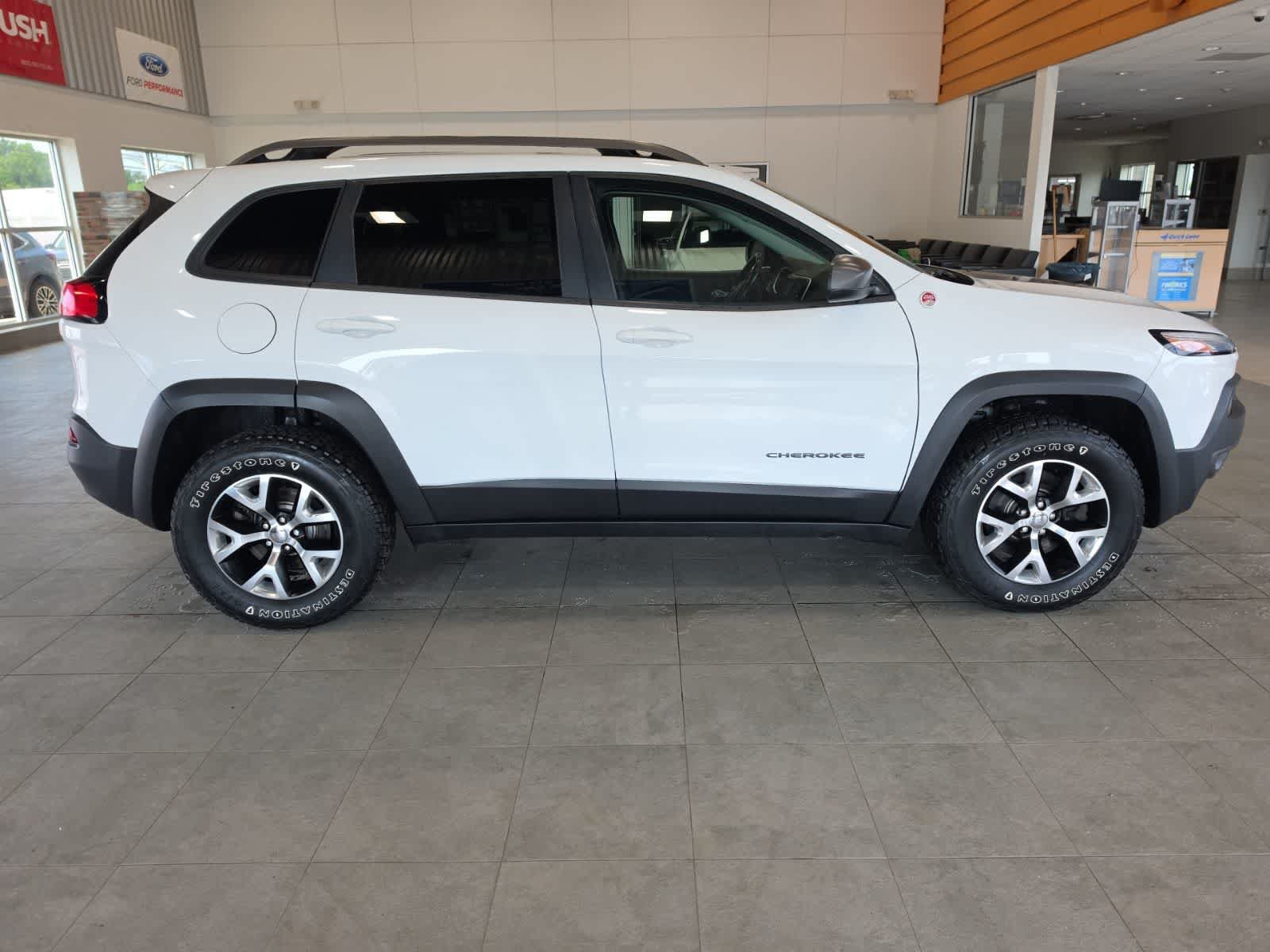 Used 2016 Jeep Cherokee Trailhawk w/ Cold Weather Group AWD/4WD image 6
