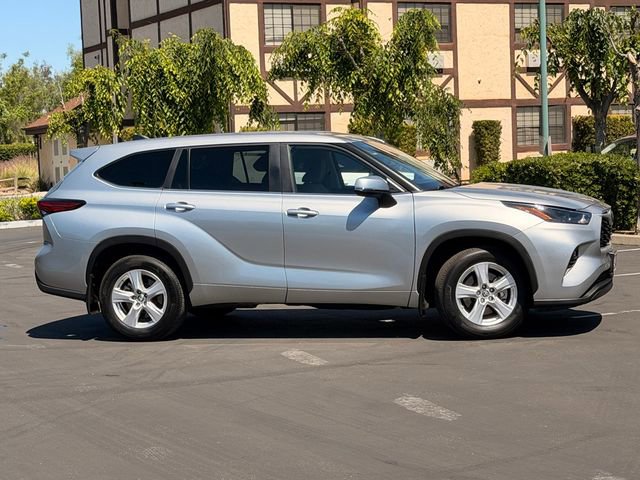 Used 2023 Toyota Highlander LE AWD/4WD image 4