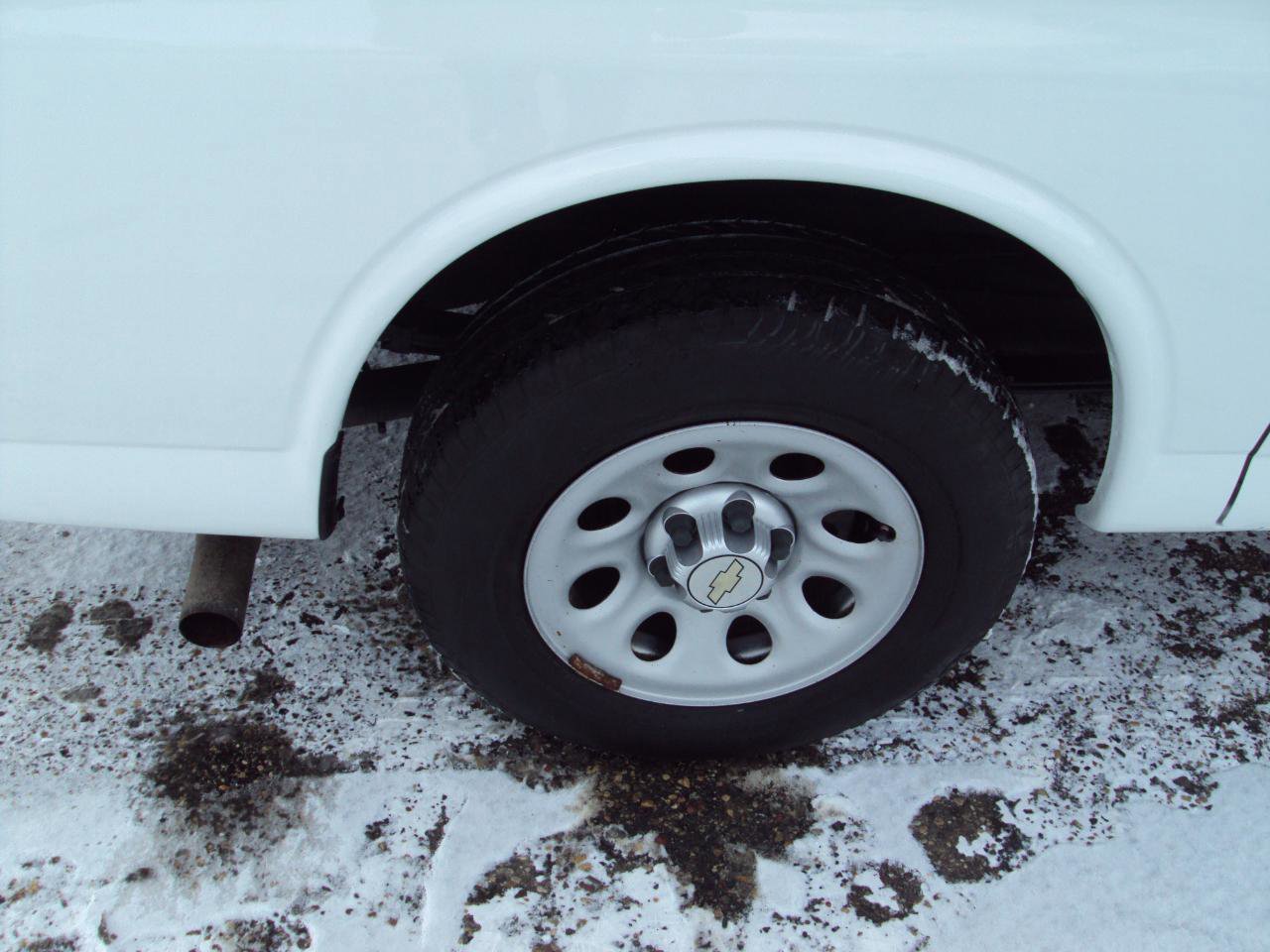 Used 2013 Chevrolet Express 1500 AWD image 29