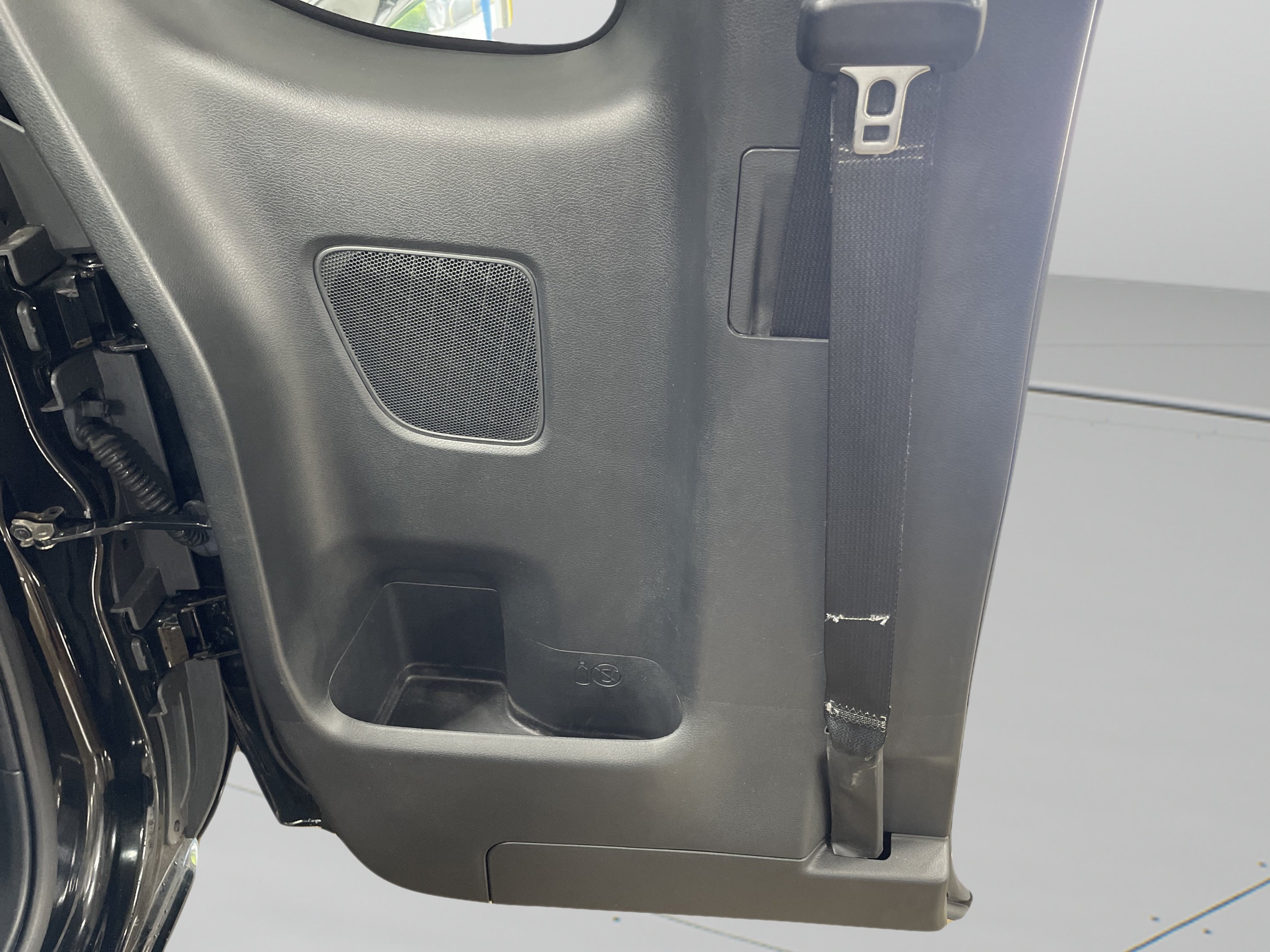 Used 2022 Nissan Frontier S RWD image 9