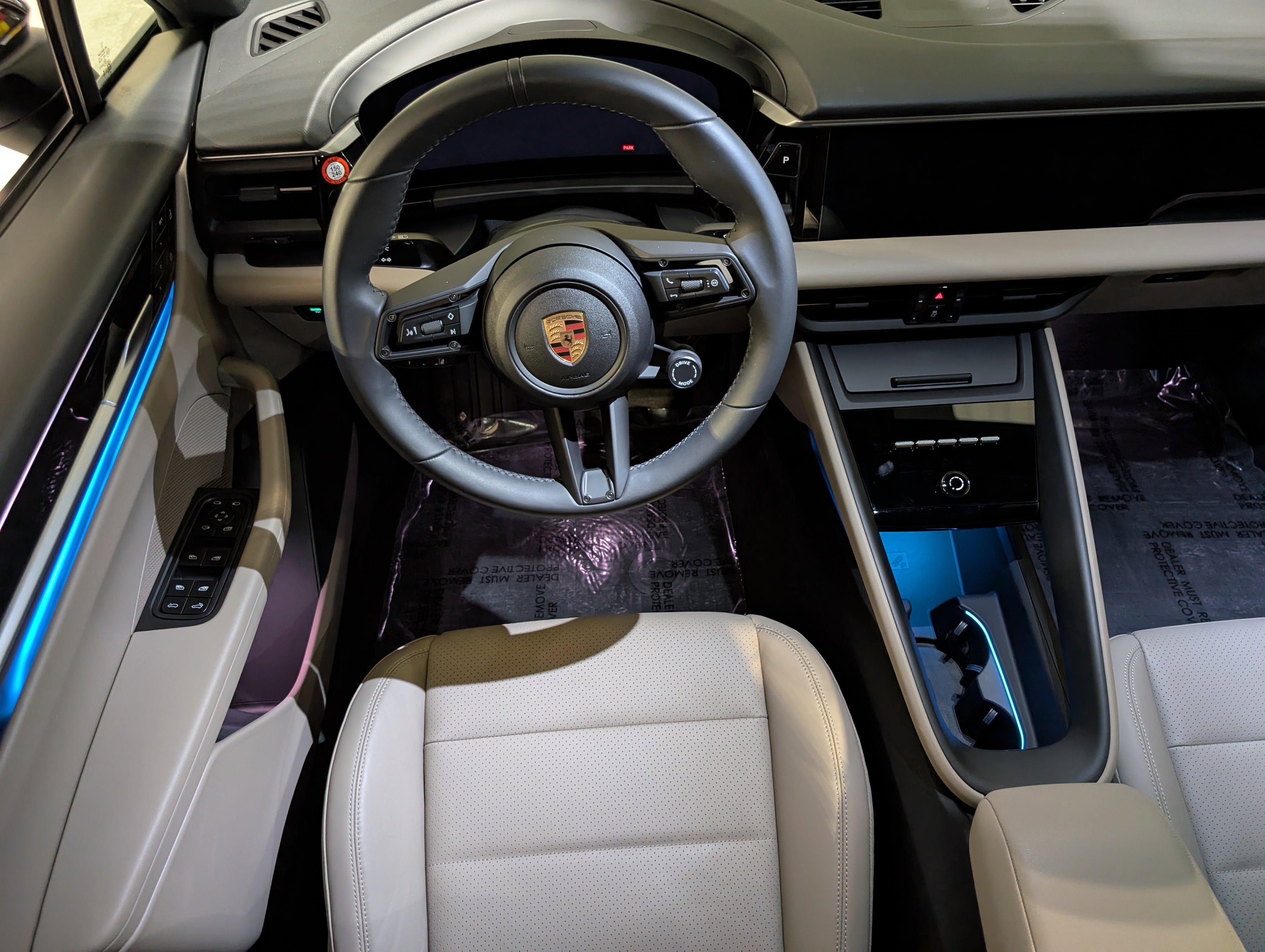 Certified 2025 Porsche Macan Electric image 6