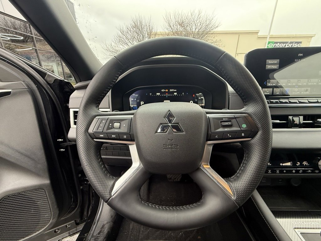 Used 2024 Mitsubishi Outlander SE image 14