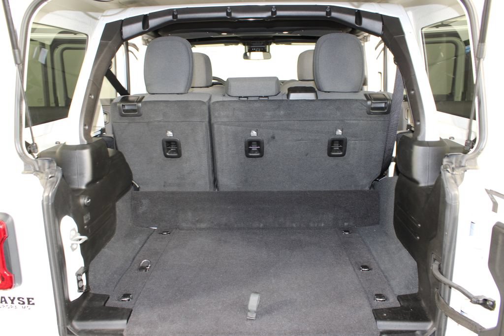 Used 2025 Jeep Wrangler Unlimited Sahara w/ Safety Group AWD/4WD image 18