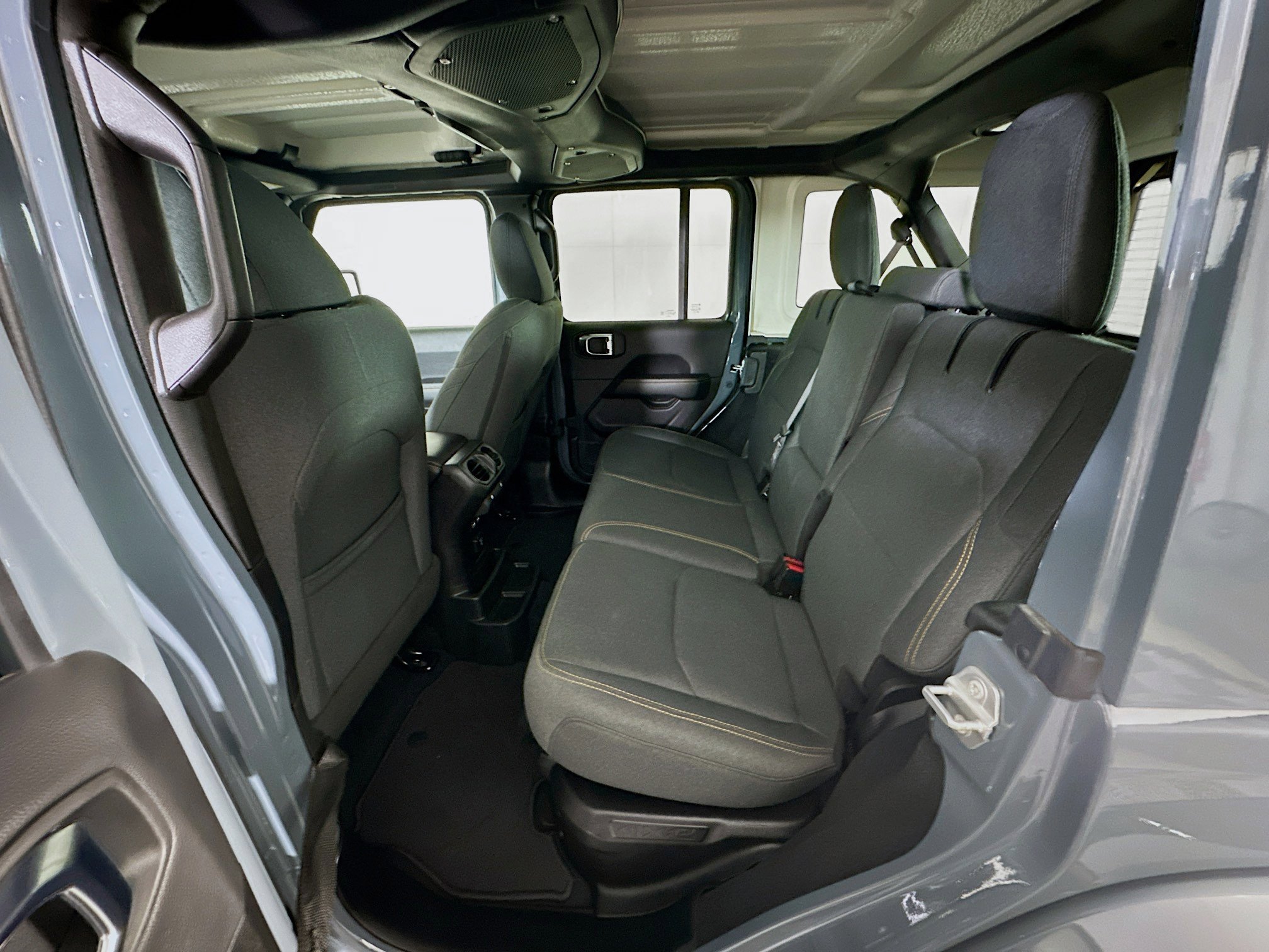 Used 2025 Jeep Wrangler Sahara image 28